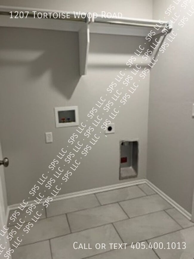 1207 Tortoise Wood Rd in Norman, OK - Building Photo - Building Photo