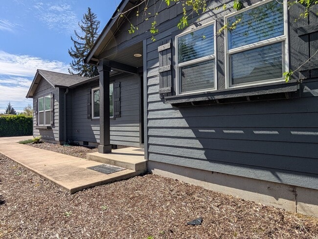 1540 7th St in Springfield, OR - Building Photo - Building Photo