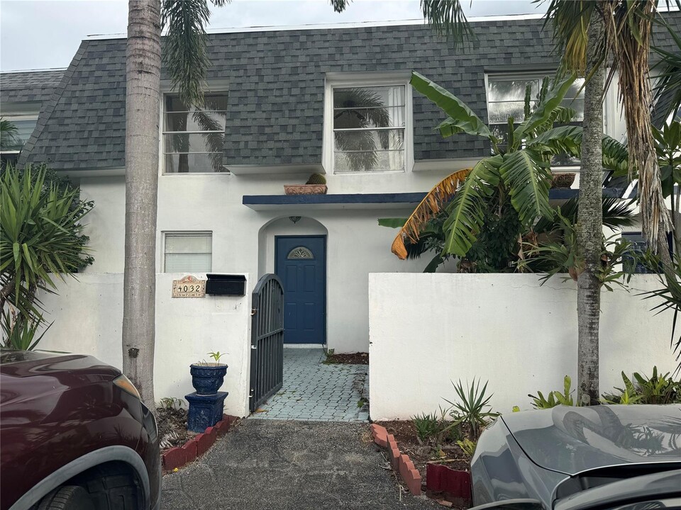 4032 SW 67th Ter in Davie, FL - Foto de edificio