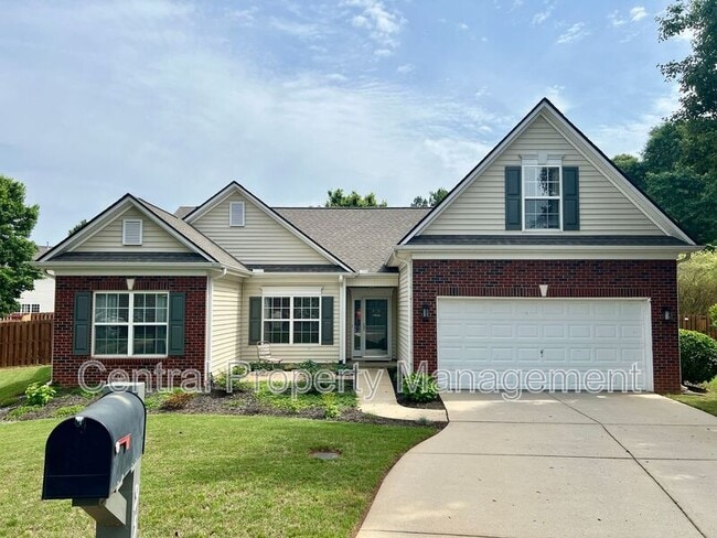 952 Breezewood Ct in Greer, SC - Building Photo - Building Photo
