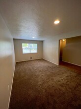 1008-1010 E Ermina Ave in Spokane, WA - Building Photo - Building Photo