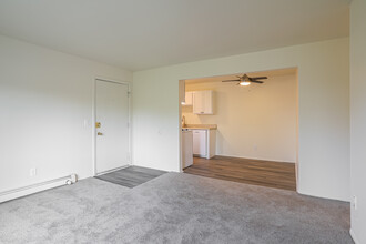 Breton Court in Grand Rapids, MI - Building Photo - Interior Photo