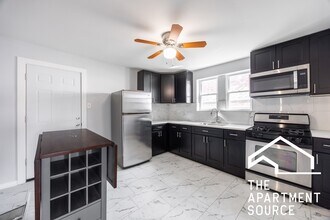 5128 W Henderson St, Unit 3 in Chicago, IL - Foto de edificio - Building Photo