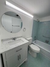 140 Bedford F in West Palm Beach, FL - Foto de edificio - Building Photo