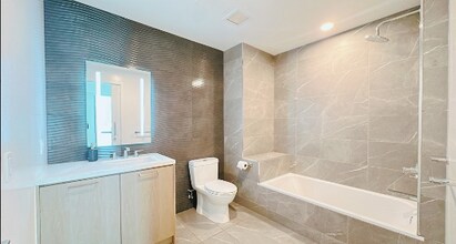 400 S Broadway, Unit 3106 in Los Angeles, CA - Building Photo - Building Photo