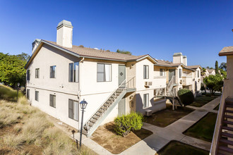 Fallbrook Hills Apartments in Fallbrook, CA - Foto de edificio - Building Photo