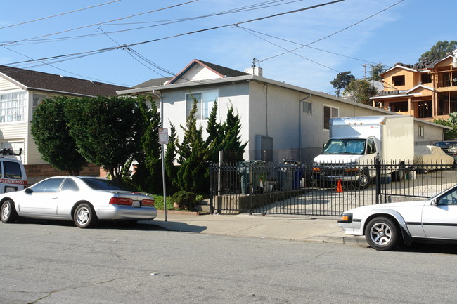 827 Olive Ave in South San Francisco, CA - Foto de edificio - Building Photo