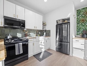 1613 E Hartford Ave in Milwaukee, WI - Building Photo - Building Photo