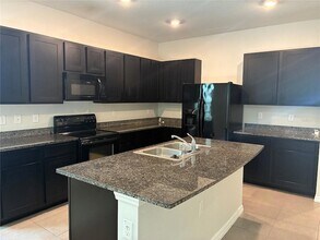 1668 Hubbell Rd in Wesley Chapel, FL - Foto de edificio - Building Photo