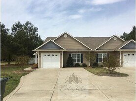 805 St Matthews Rd in Erwin, NC - Building Photo