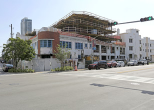 2035 Washington Ave in Miami Beach, FL - Building Photo - Building Photo