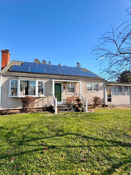 96 Margarite Rd, Unit 1 in Middletown, CT - Foto de edificio