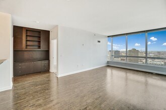 1901 S Calumet Ave, Unit 2612 in Chicago, IL - Building Photo - Building Photo