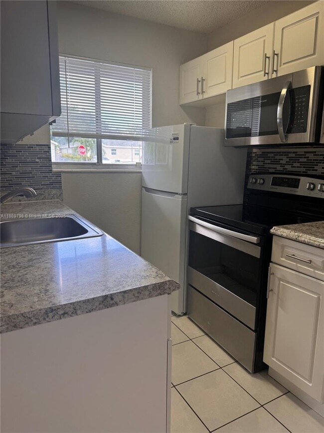 2150 Madison St in Hollywood, FL - Building Photo - Building Photo