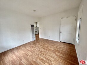 2209 Ridgeley Dr in Los Angeles, CA - Building Photo - Building Photo