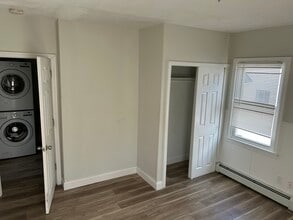 320 Eaton St in Providence, RI - Building Photo - Building Photo