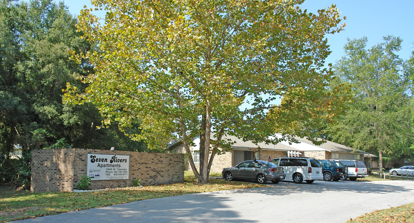 Seven Rivers Apartments in Crystal River, FL - Foto de edificio