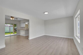 14312 SW 110th Ave in Miami, FL - Building Photo - Building Photo