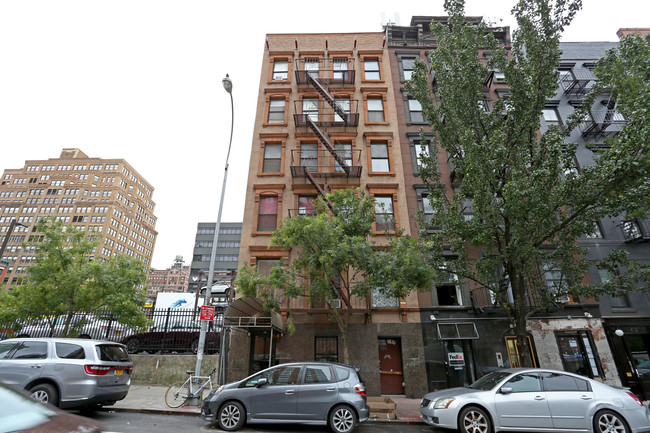 408 W 36th St in New York, NY - Building Photo - Building Photo