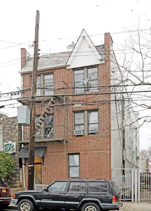 21-15 24th Ave in Astoria, NY - Building Photo