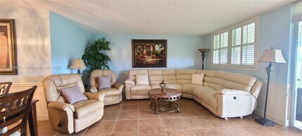 3300 W Rolling Hills Cir in Davie, FL - Building Photo - Building Photo
