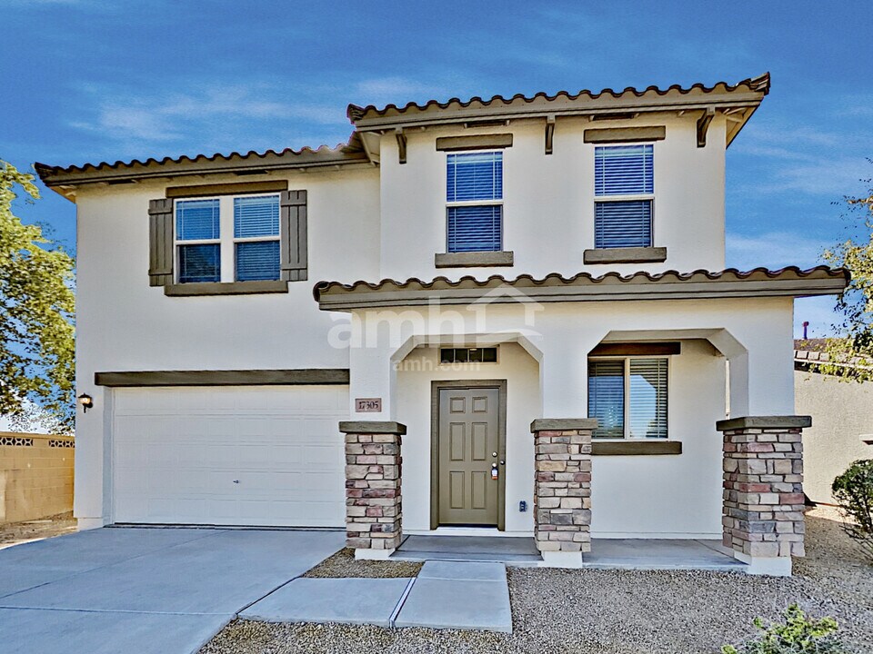 17305 W Woodlands Ave in Goodyear, AZ - Foto de edificio