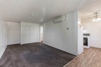 Garden Villa in Portland, OR - Building Photo - Interior Photo