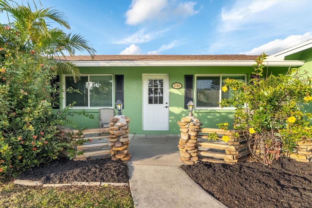 1796 Loralin Dr in Englewood, FL - Building Photo
