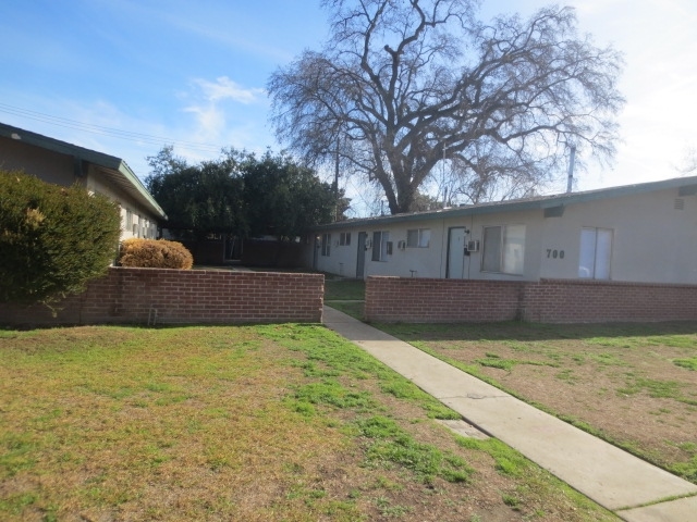 701 S Encina St in Visalia, CA - Building Photo - Building Photo