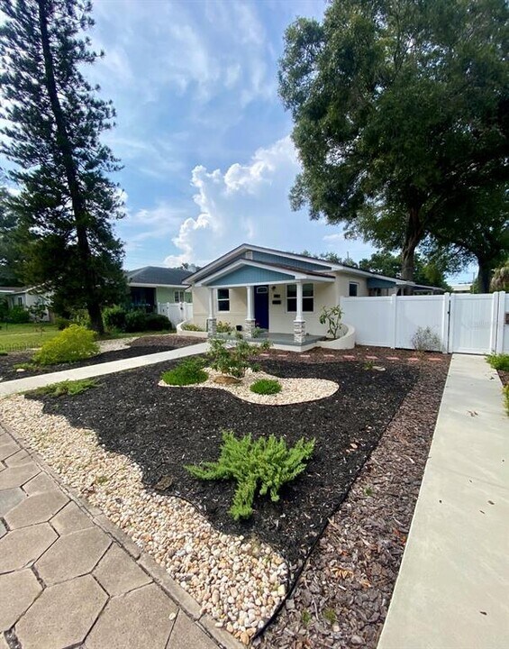 2161 8th Ave N in St. Petersburg, FL - Building Photo