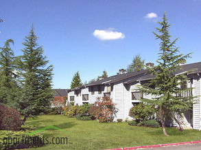 Hidden Hills Apartments in University Place, WA - Building Photo - Building Photo