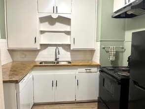 946 Milam St in Liberty, TX - Building Photo - Building Photo