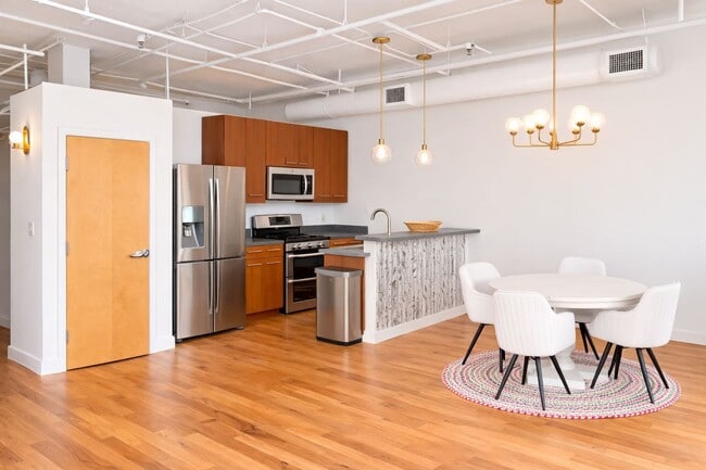 1023 Juniper St NE in Atlanta, GA - Building Photo - Building Photo