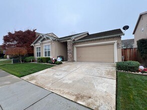 9492 E Park Dr in Elk Grove, CA - Building Photo - Building Photo