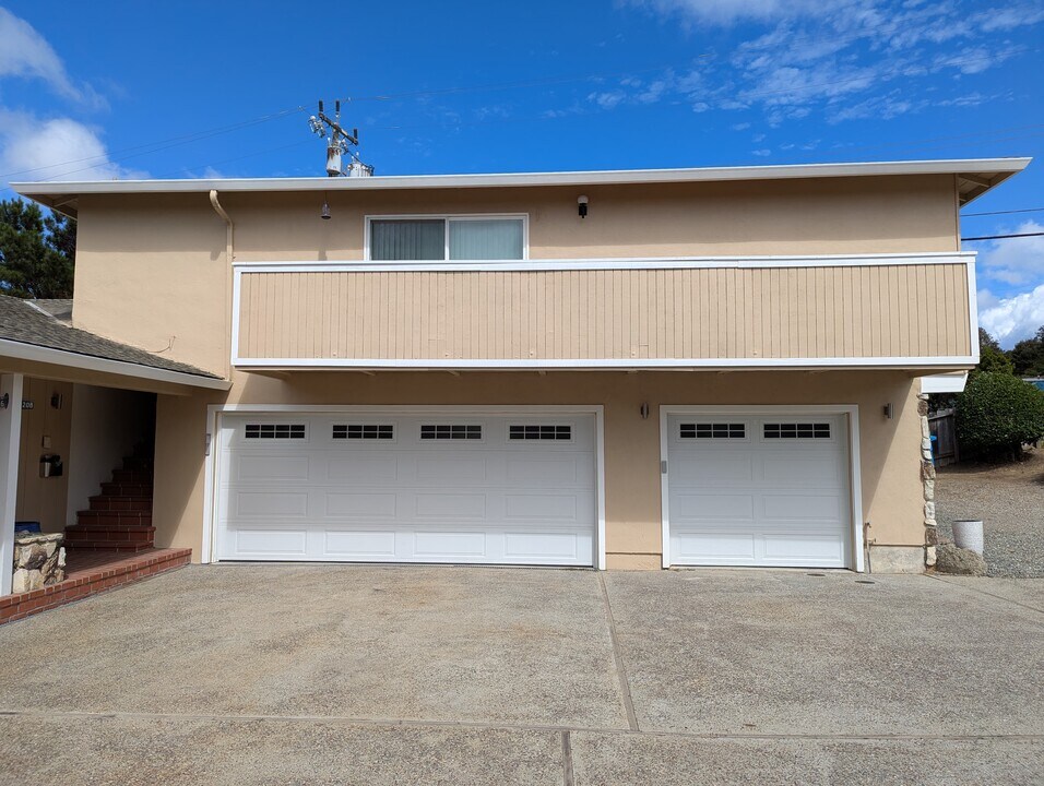 3208 Countryside Dr in San Mateo, CA - Foto de edificio
