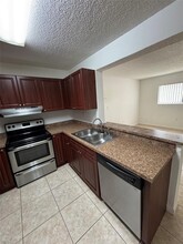 351 Palm Way, Unit 204 in Pembroke Pines, FL - Building Photo - Building Photo