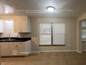 411 W Charlotte Ave in Eustis, FL - Foto de edificio - Building Photo