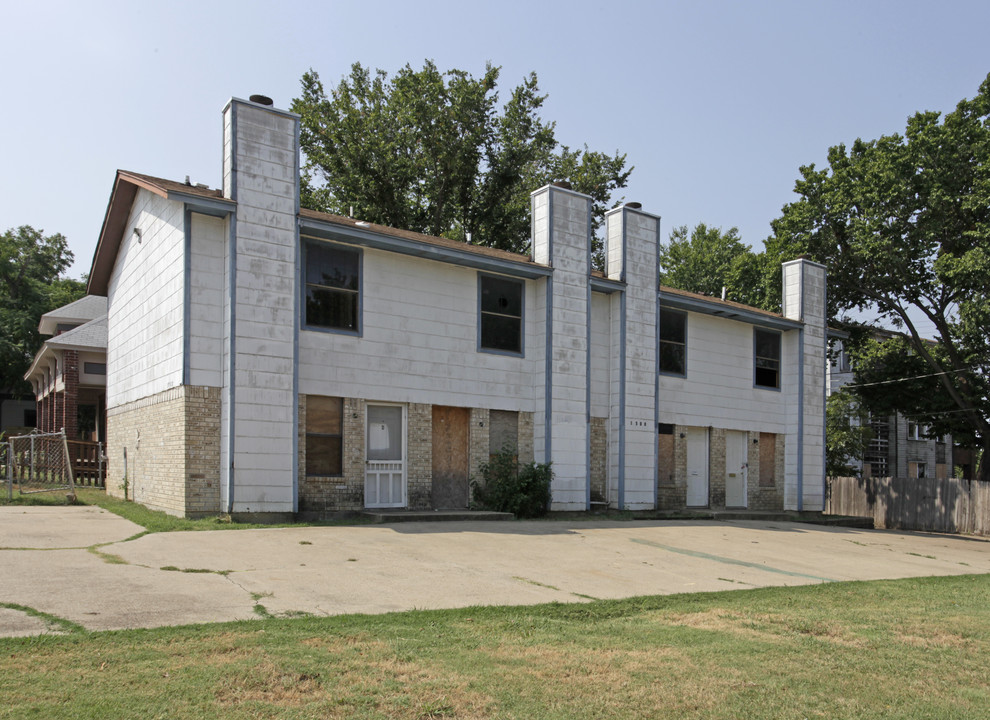 907 Feliks Gwozdz Pl in Fort Worth, TX - Foto de edificio