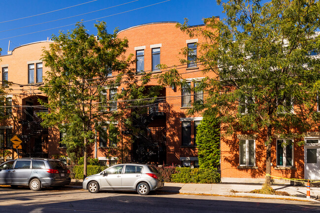 1377-1385 Logan Rue in Montréal, QC - Building Photo - Primary Photo