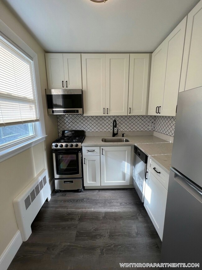 87 Winthrop Shore Dr, Unit 2 in Winthrop, MA - Foto de edificio - Building Photo