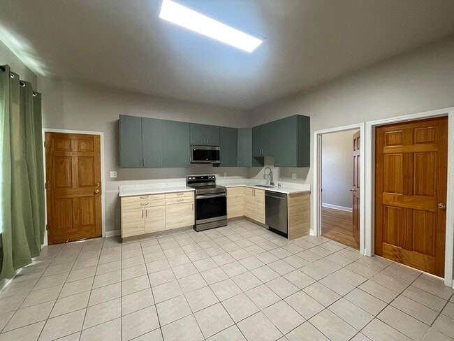 property at 2035-2037 N Buffum St