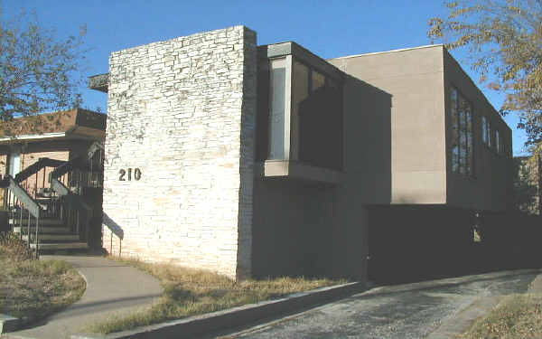 210 W 38th St in Austin, TX - Foto de edificio - Building Photo