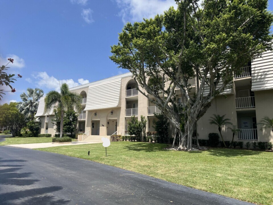769 Jeffery St, Unit 2-202 in Boca Raton, FL - Building Photo