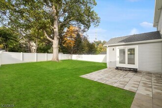 355 Rea Ave in Hawthorne, NJ - Building Photo - Building Photo