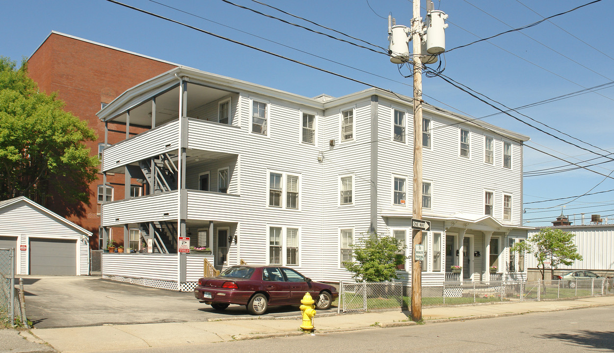 57 Walnut St in Nashua, NH - Building Photo