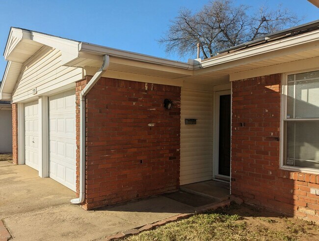 7705 NW 30th Terrace in Bethany, OK - Building Photo - Building Photo