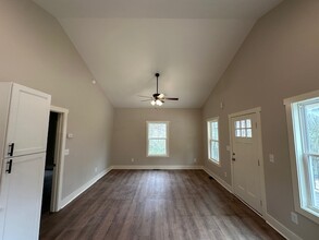 501 Rock Creek Rd in Clemson, SC - Foto de edificio - Building Photo