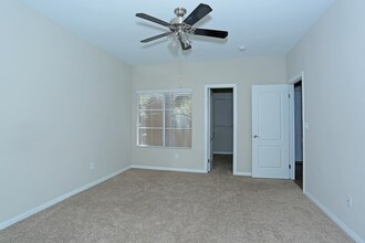 Torreyana Apartment Homes in Las Vegas, NV - Foto de edificio - Interior Photo