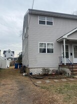 712 Drake Ave in Middlesex, NJ - Building Photo
