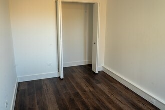 5653 N Ashland Ave, Unit 303 in Chicago, IL - Building Photo - Building Photo
